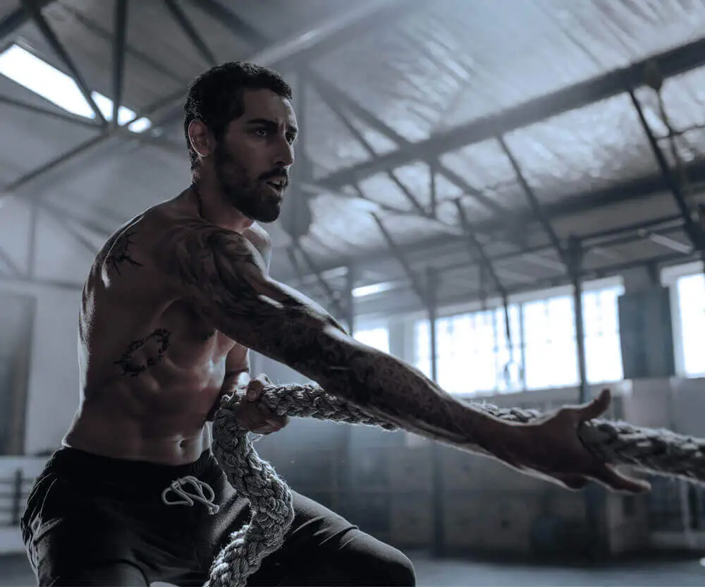 Man doing battle ropes